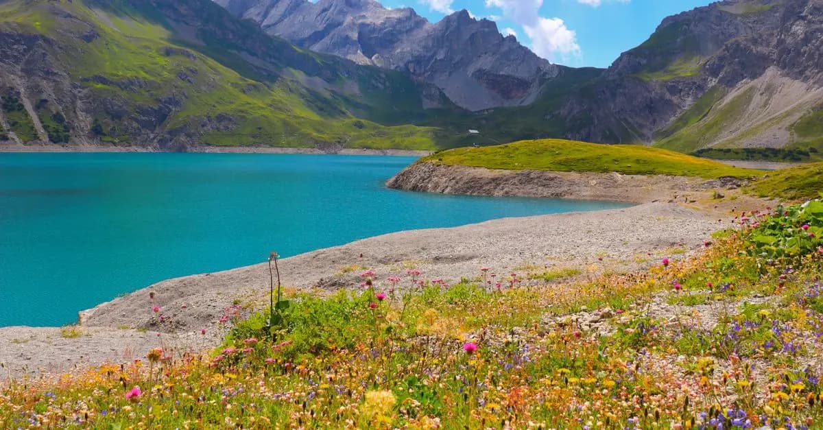 Top 10 Breathtaking Natural Travel Destinations to Explore
